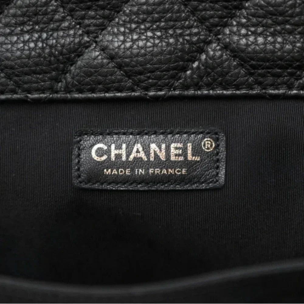 CHANEL QUILTED XXL TRAVEL FLACK  BLACK